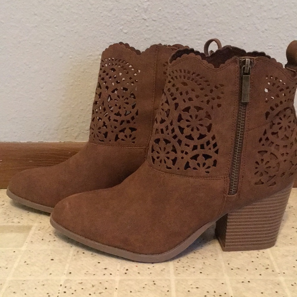 Maurice’s size 9 boots